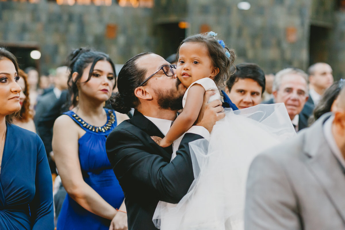 Fotos jornalísticas em casamento na Paroquia Santa Terezinha Brasília Df