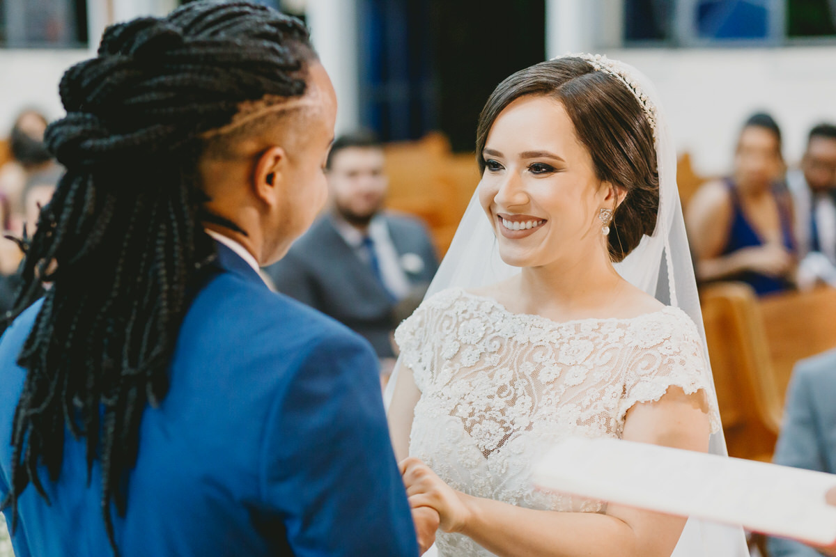 Fotografia de casamento com noivos na cerimônia em fotografia profissional de casamento Brasília Df 