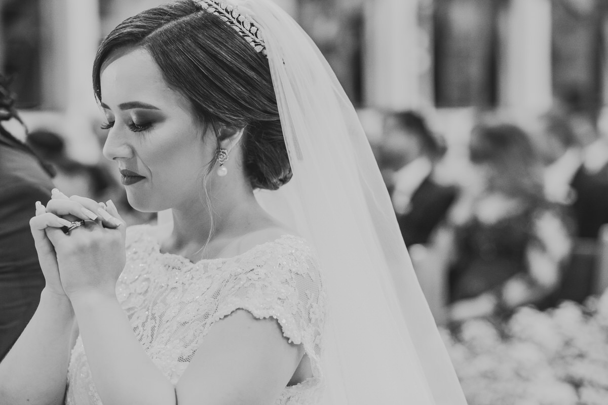 Fotografia de casamento com noivos na cerimônia em fotografia profissional de casamento Brasília Df 