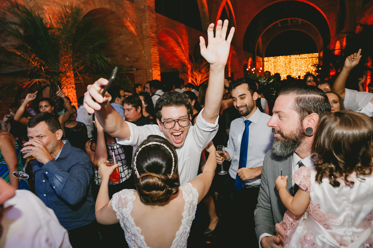 Pista de dança em festa de casamento clássico no Salão de festas Mansão dos Arcos Park Way banda casa 20 fotógrafo profissional Brasília Df