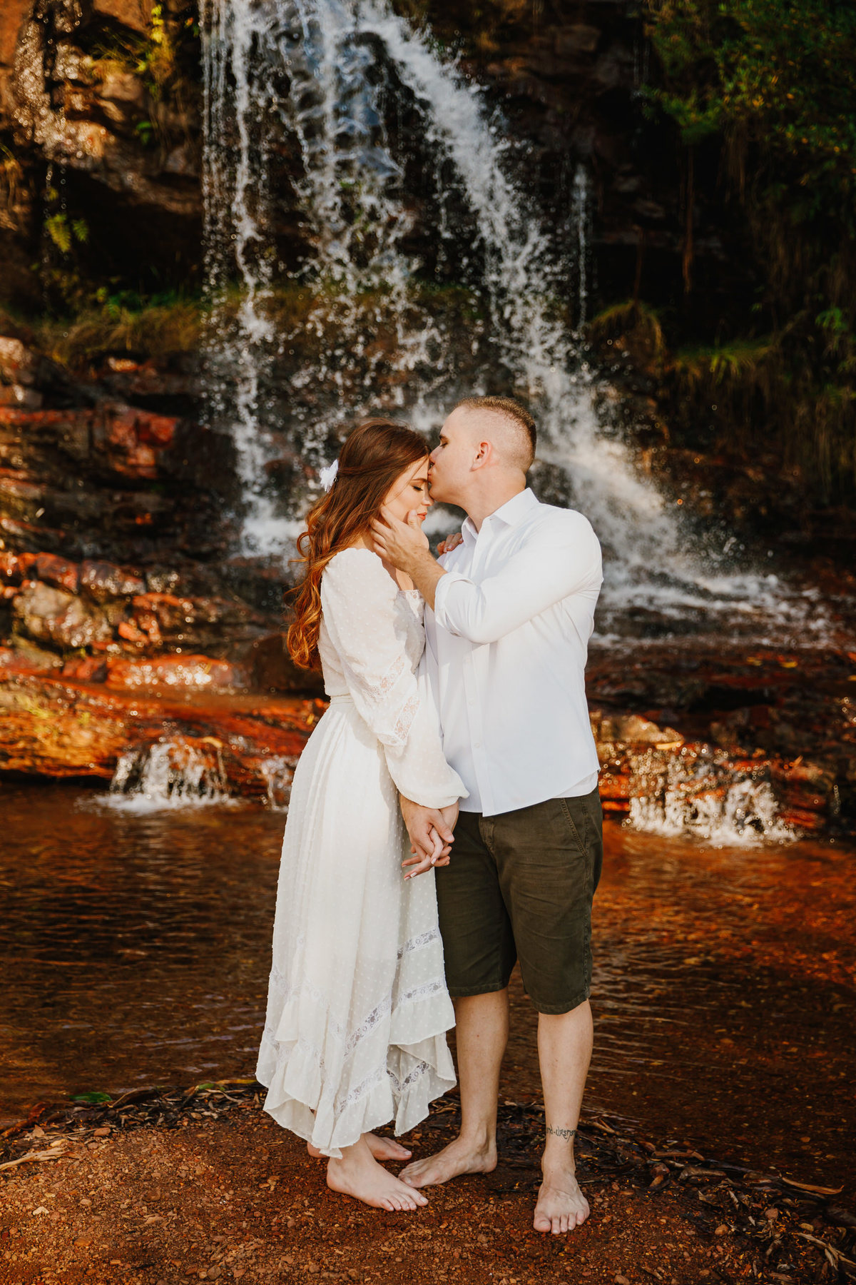Ensaio na cachoeira prévia de casal no Paraíso na Terra Brasília Df Fotografo de Casamento