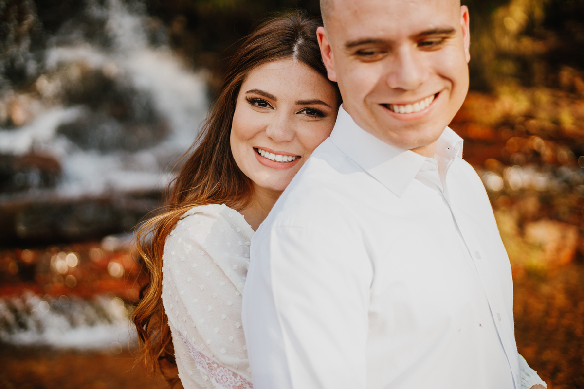 Ensaio na cachoeira prévia de casal no Paraíso na Terra Brasília Df Fotografo de Casamento
