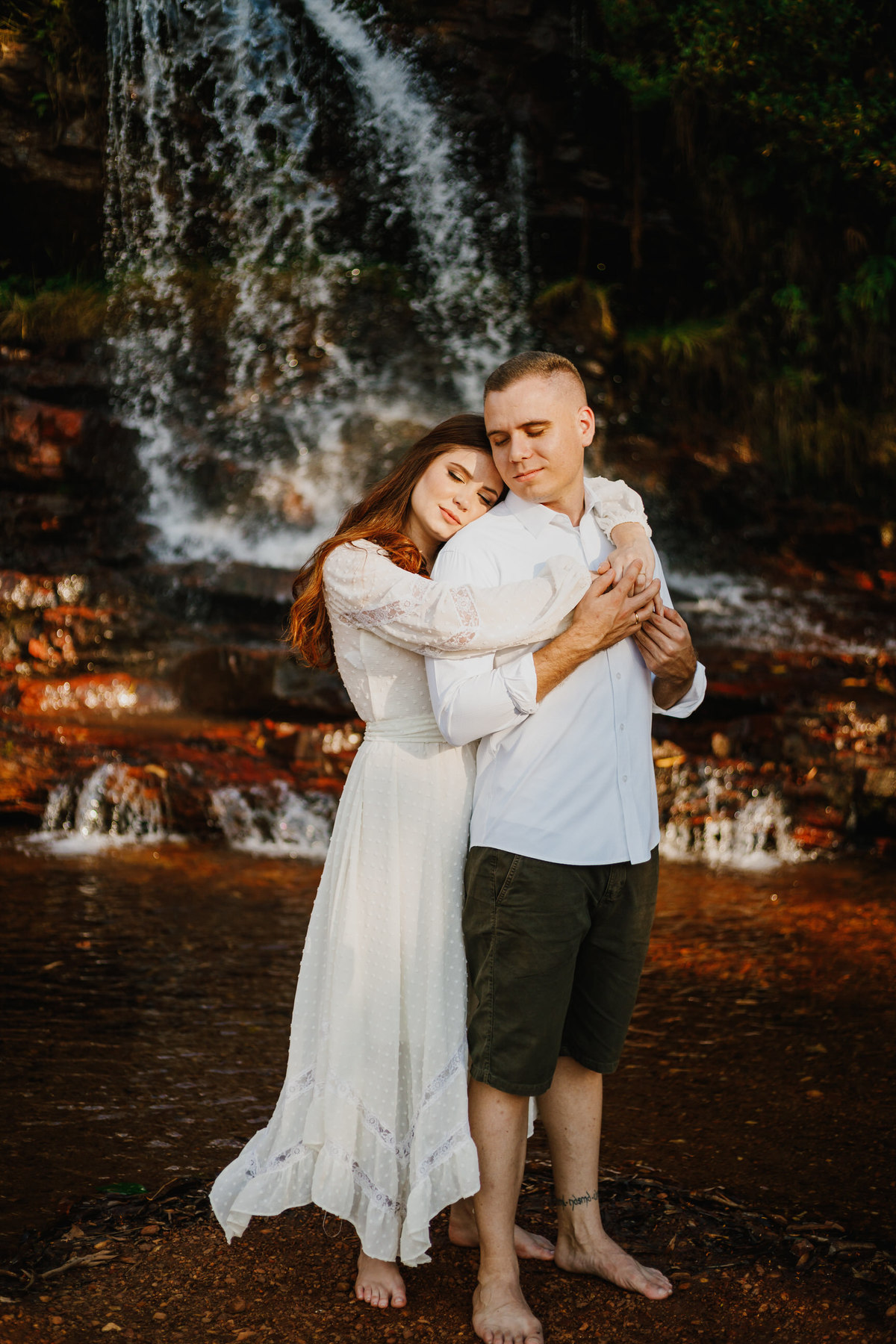 Ensaio na cachoeira prévia de casal no Paraíso na Terra Brasília Df Fotografo de Casamento