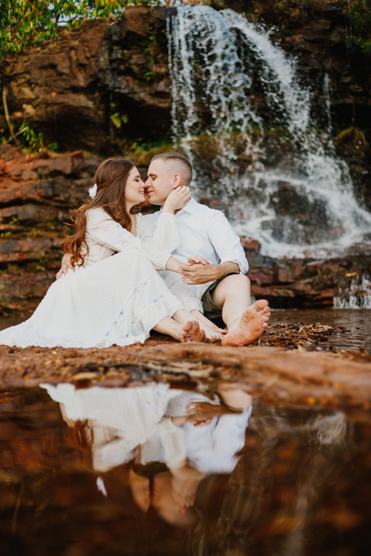 Ensaio na cachoeira prévia de casal no Paraíso na Terra Brasília Df Fotografo de Casamento