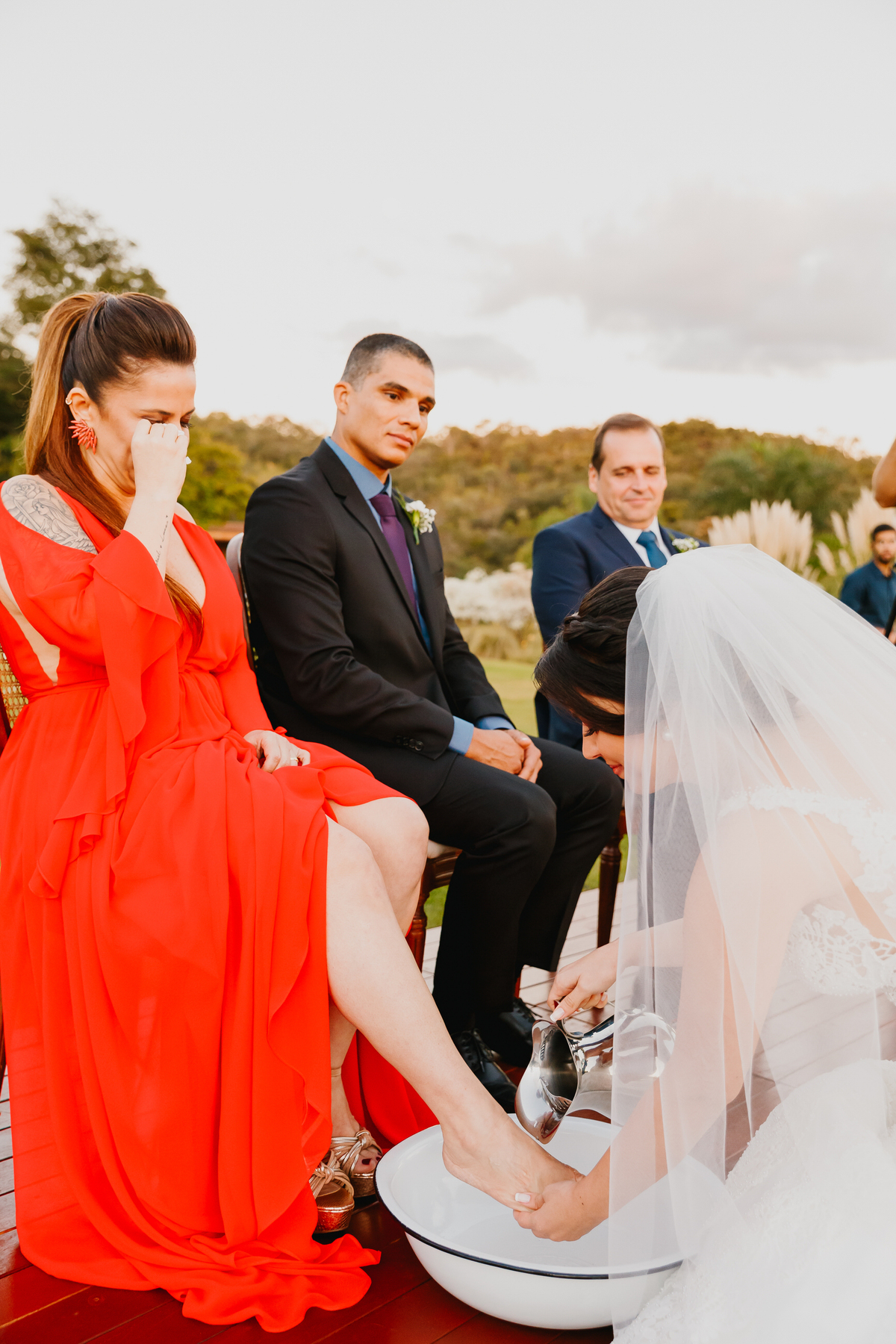 Cerimônia de lava pés em casamento na fotografia profissional de casamento no Espaço da Lenda Brasília Df