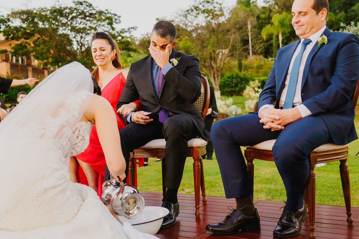 Cerimônia de lava pés em casamento na fotografia profissional de casamento no Espaço da Lenda Brasília Df