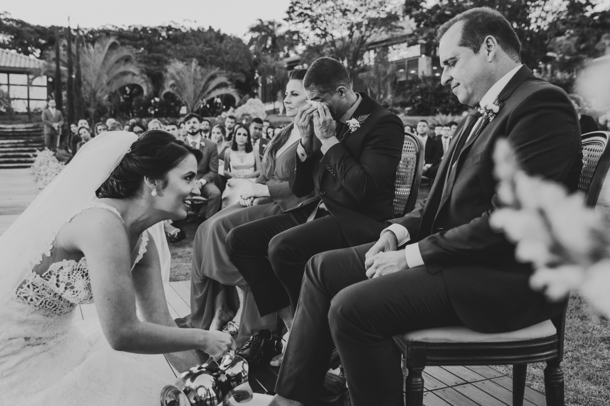 Cerimônia de lava pés em casamento na fotografia profissional de casamento no Espaço da Lenda Brasília Df