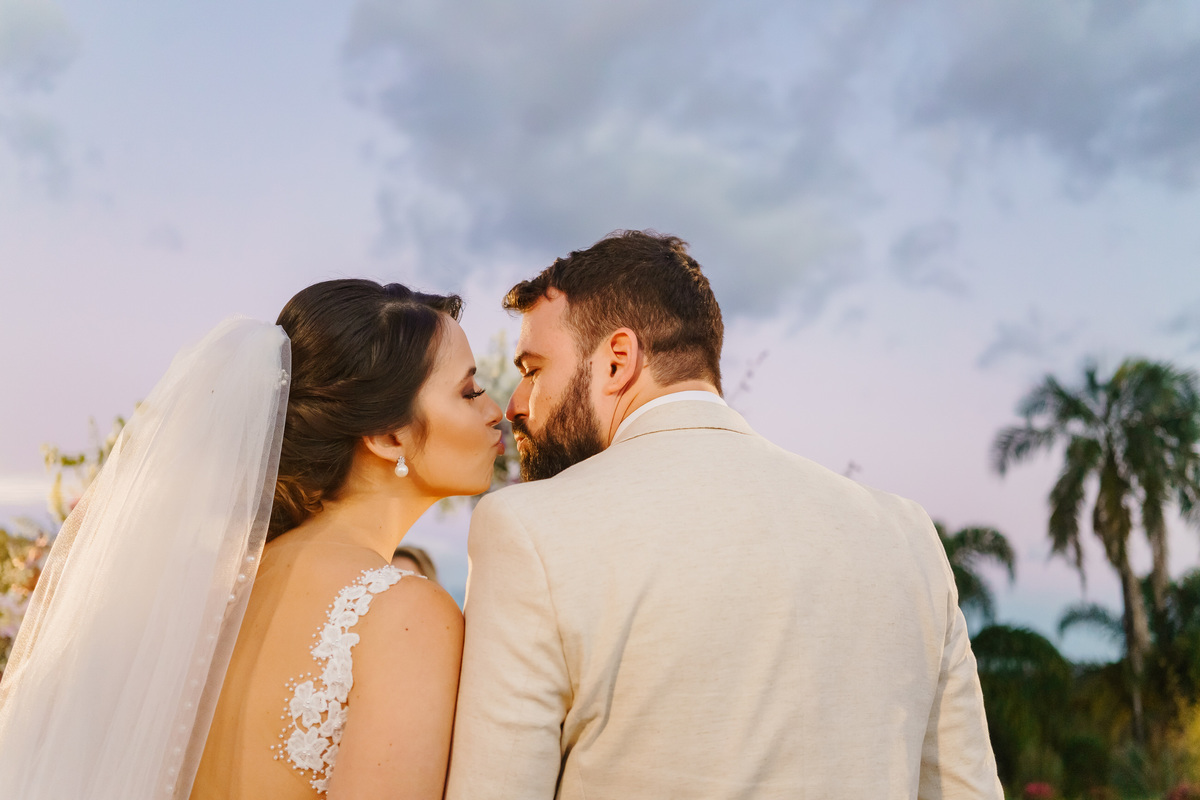 Cerimonia de casamento de dia ao ar livre no jardim do Espaço da Lenda Brasília Df