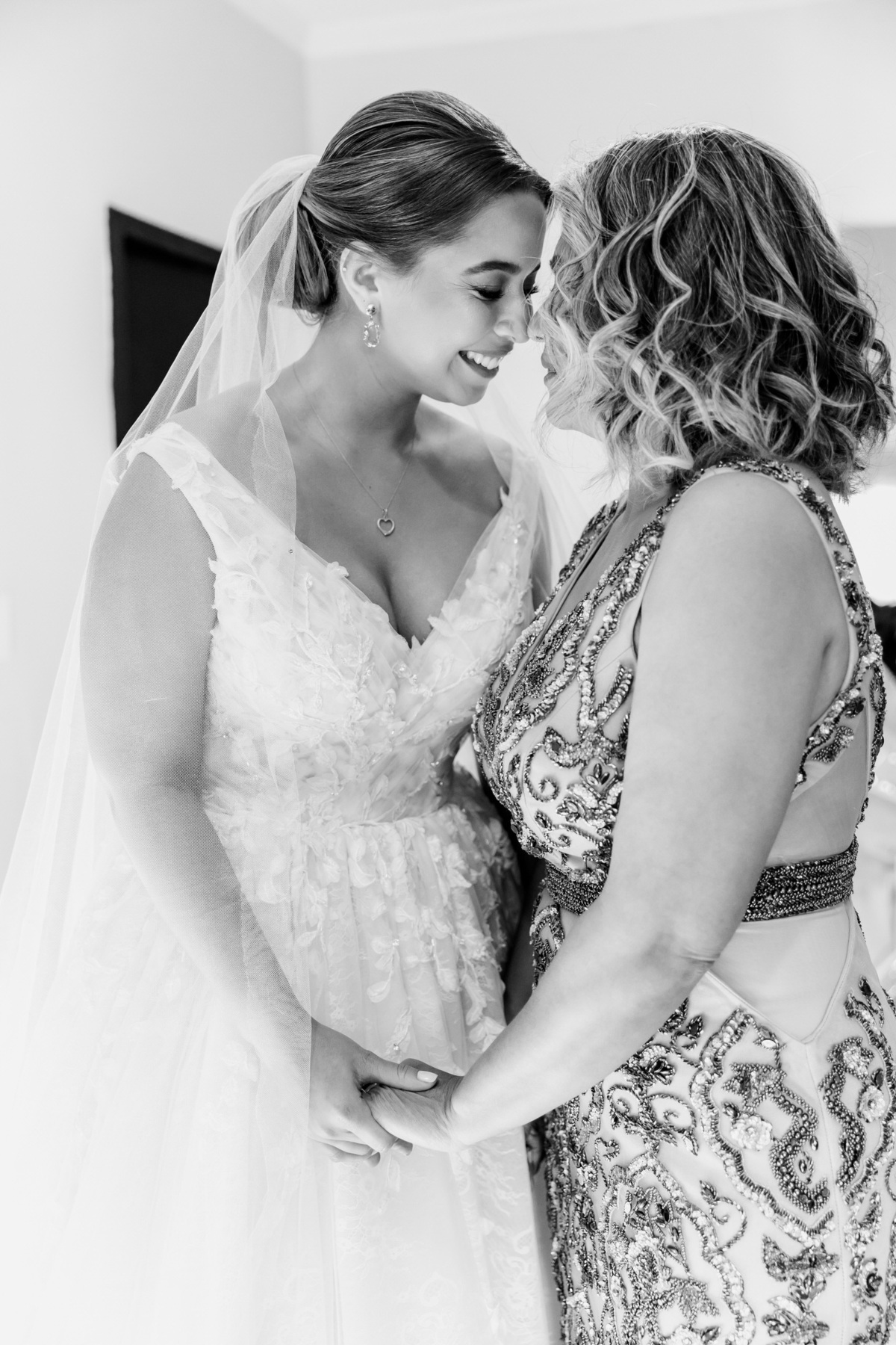 
Making of de noiva maquiagem Isabel de San cabelo Kacyo Vaz com vestido de noiva Vivian Spier pelo fotógrafo Casal Nogueira Brasília Df