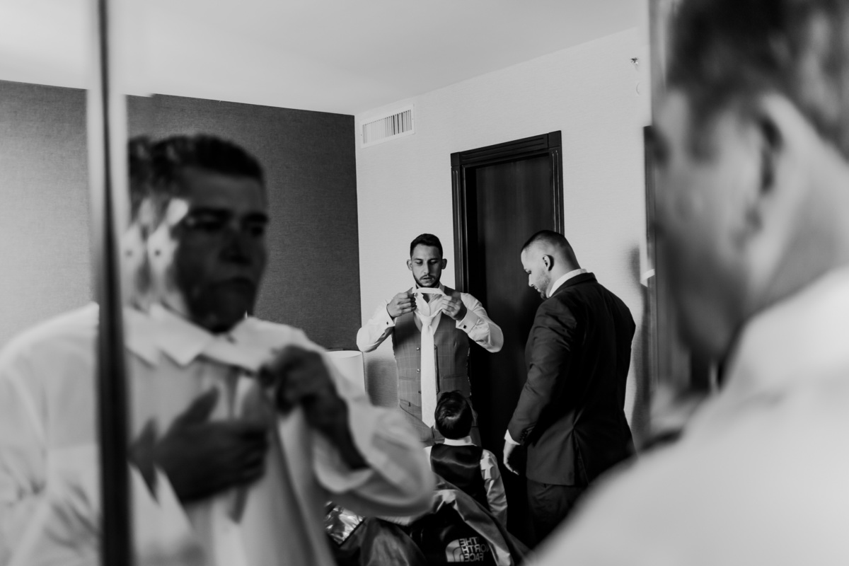 Making of de noivo no hotel Melia brasil 21 pelo fotógrafo profissional de casamentos Philipe Nogueira Df