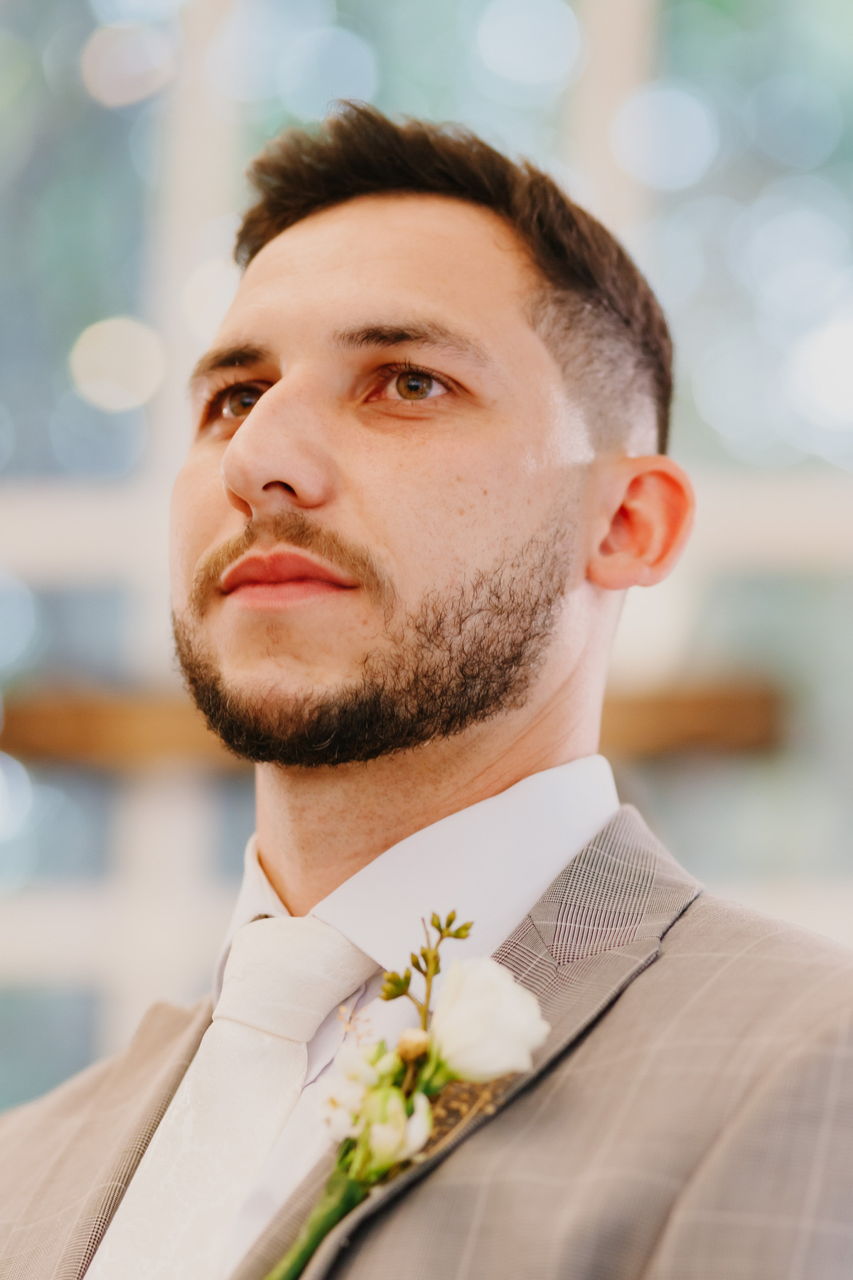 Entrada de noivo com os pais na cerimônia em no Recanto das Águas Brasília Df 