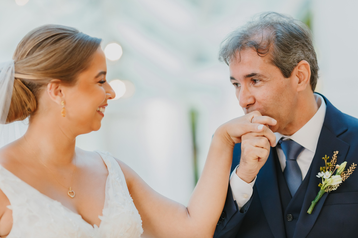 Entrada de noiva com o pai na cerimônia em no Recanto das Águas Brasília Df 