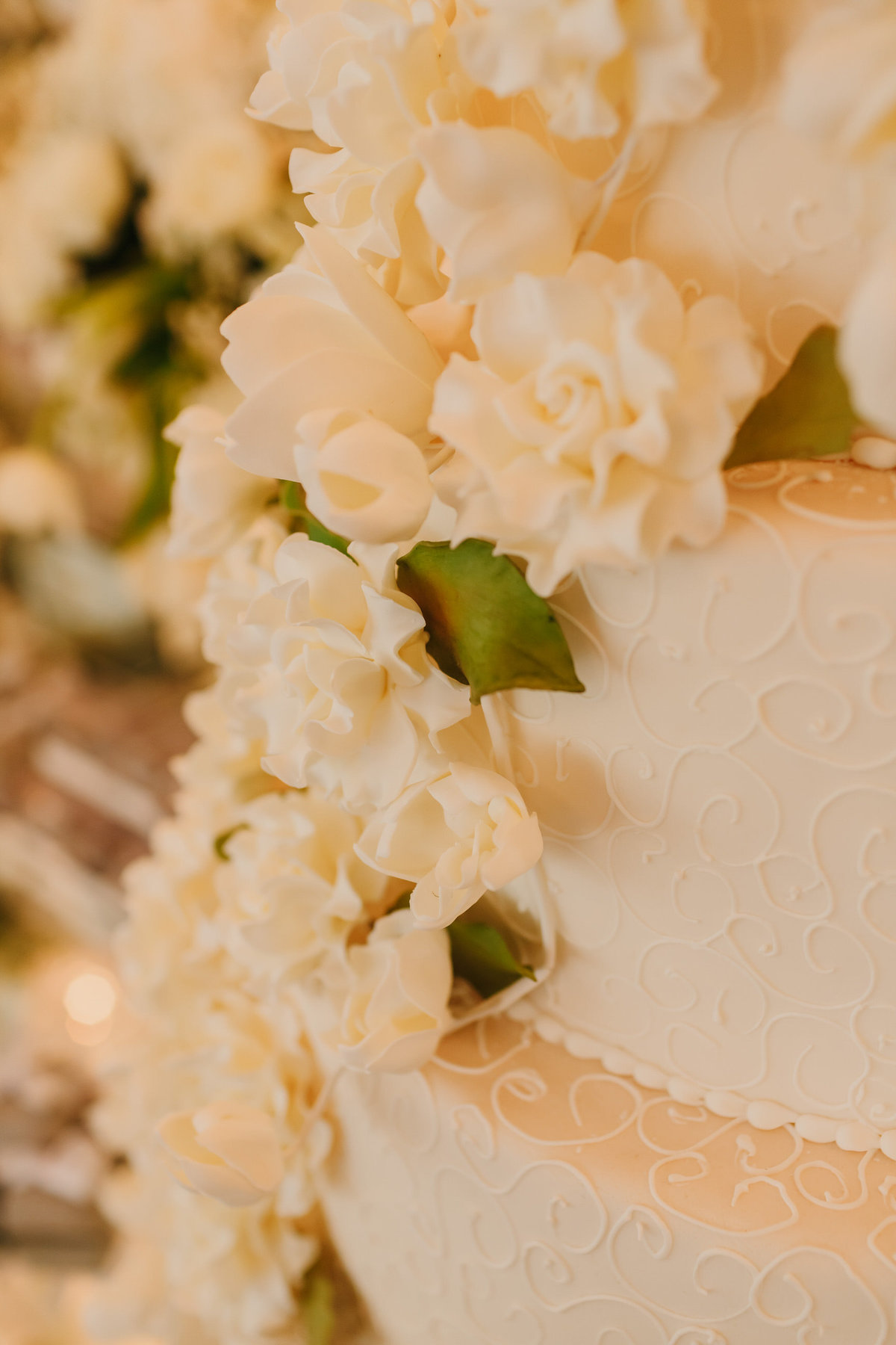 Decoração clássica chique  verde e branca em festa de casamento no Salão Recanto das Águas Brasília