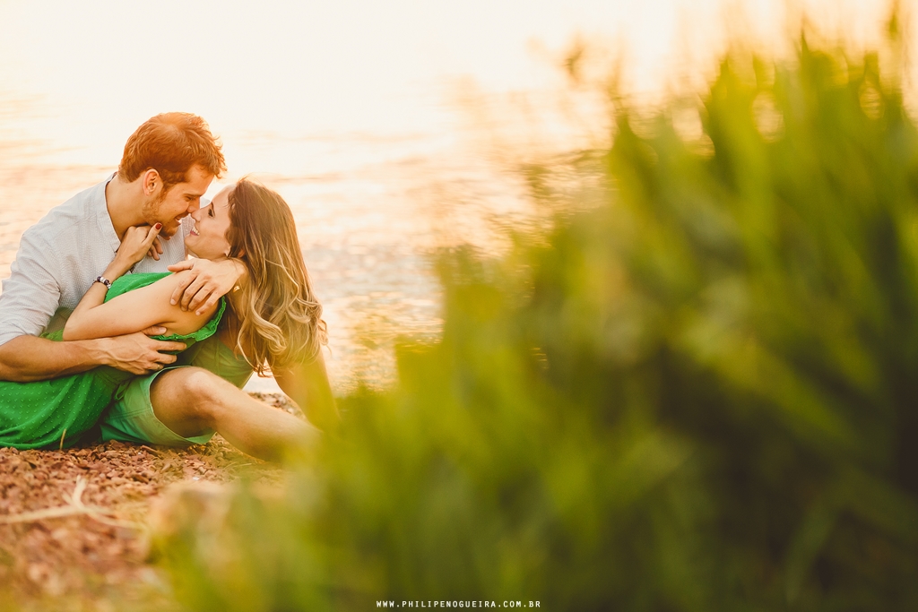 Prévia de casal em Brasília - DF com os namorados se beijando na Ermida Dom Bosco pelo fotógrafo profissional de casamentos Philipe Nogueira