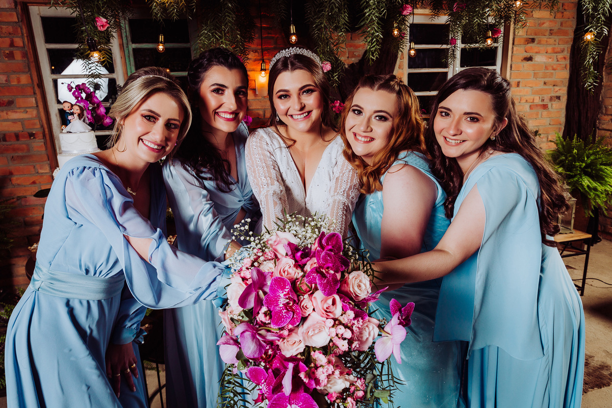 As Madrinhas. Casamento Bianca Feller e Tiago Dauffenbach. Rancho Halla's Taió, SC. Fotografia de Eduardo Pasqualini, fotógrafo de casamento, família e ensaios em Rio do Sul, Santa Catarina.
