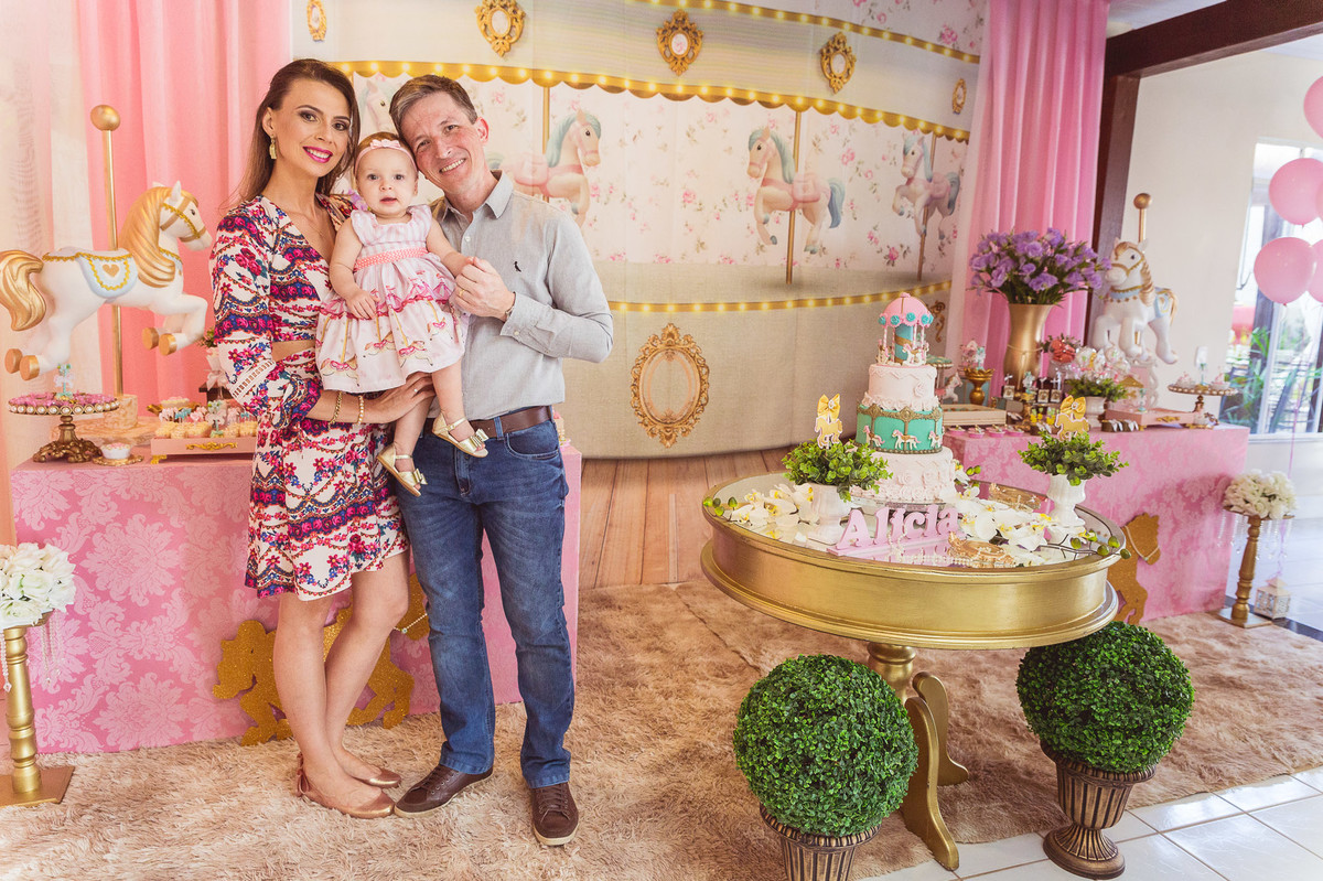 mae-e-pai-aniversario-1-ano-alicia-rio-do-sul-casa-de-eventos-jardim-america-fotografo-eduardo-pasqualini