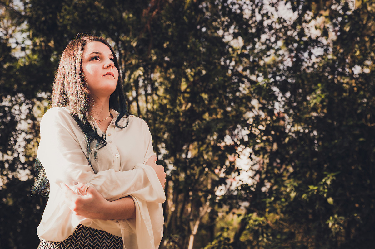 Retrato em ensaio de 15anos. Fotografia de Eduardo Pasqualini Fotógrafo de ensaios e família em Rio do Sul, Santa Catarina, Brasil.