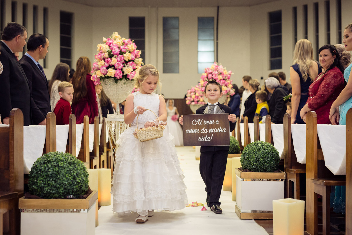 Daminha e Daminho. Casamento Tamires e Cleber em Petrolândia. Fotografia de Eduardo Pasqualini, fotógrafo de casamentos e ensaios em Rio do Sul, Santa Catarina.