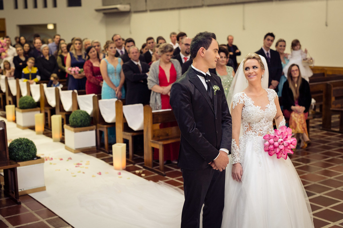 Casal. Casamento Tamires e Cleber em Petrolândia. Fotografia de Eduardo Pasqualini, fotógrafo de casamentos e ensaios em Rio do Sul, Santa Catarina.