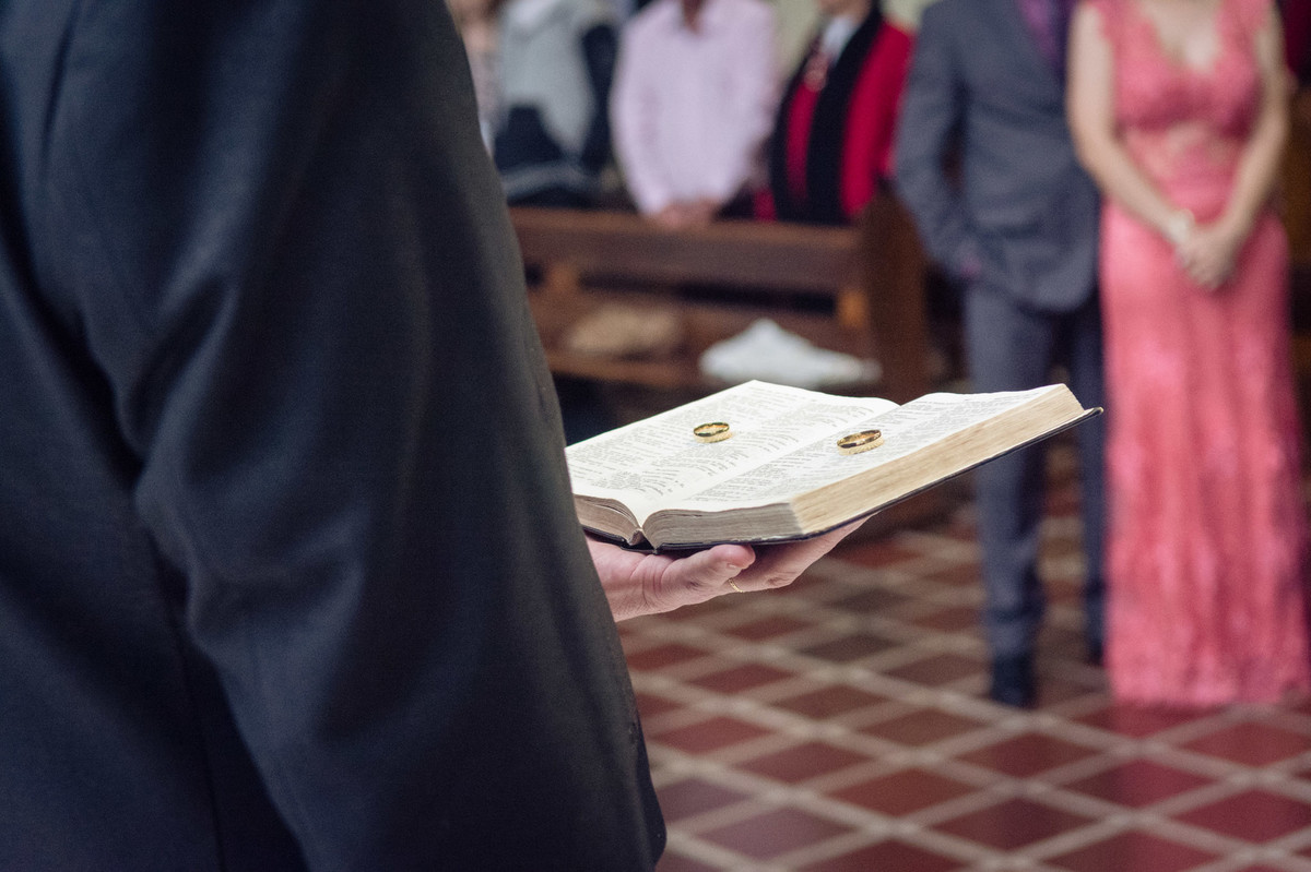 Alianças. Casamento Tamires e Cleber em Petrolândia. Fotografia de Eduardo Pasqualini, fotógrafo de casamentos e ensaios em Rio do Sul, Santa Catarina.