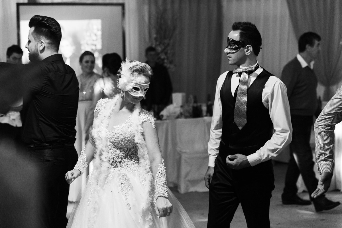 Ela dança eu danço. Casamento Tamires e Cleber em Petrolândia. Fotografia de Eduardo Pasqualini, fotógrafo de casamentos e ensaios em Rio do Sul, Santa Catarina.