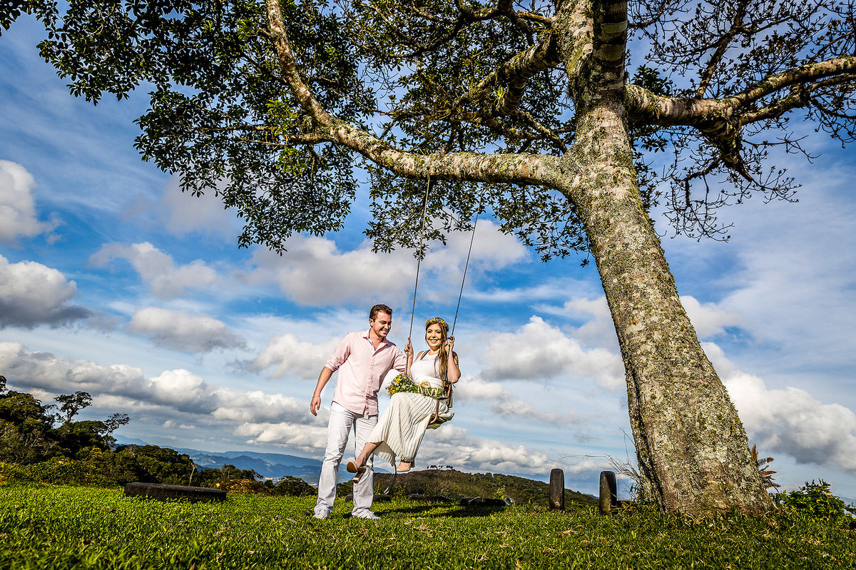 Balanço Pre-Wedding Vinícius e Caroline Presidente Nereu Sitio Colina. Fotografia de Eduardo Pasqualini Fotógrafo profissional de ensaio e casamento em Rio do Sul, Santa Catarina, Brasil.