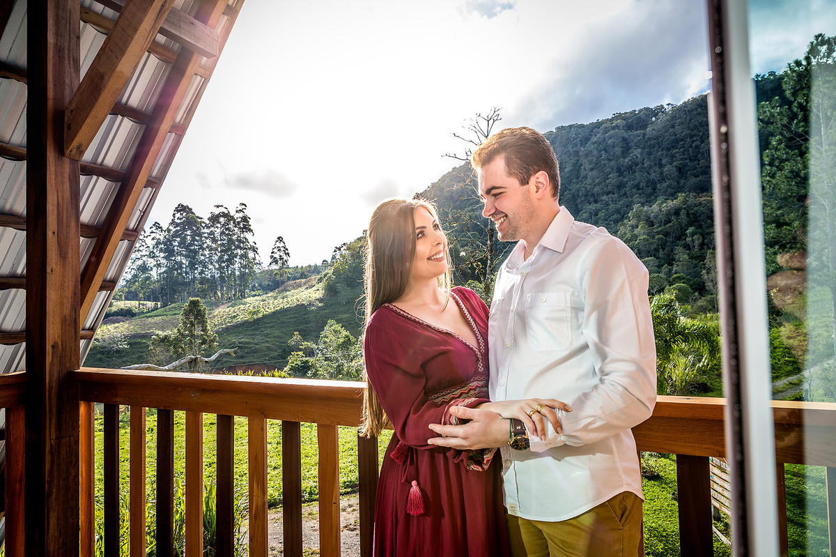 Sacada Pre-Wedding Vinícius e Caroline Presidente Nereu Sitio Colina. Fotografia de Eduardo Pasqualini Fotógrafo profissional de ensaio e casamento em Rio do Sul, Santa Catarina, Brasil.