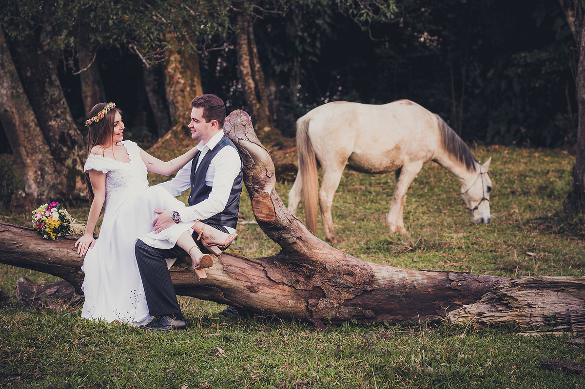 Cavalinho Pre-Wedding Vinícius e Caroline Presidente Nereu Sitio Colina. Fotografia de Eduardo Pasqualini Fotógrafo profissional de ensaio e casamento em Rio do Sul, Santa Catarina, Brasil.