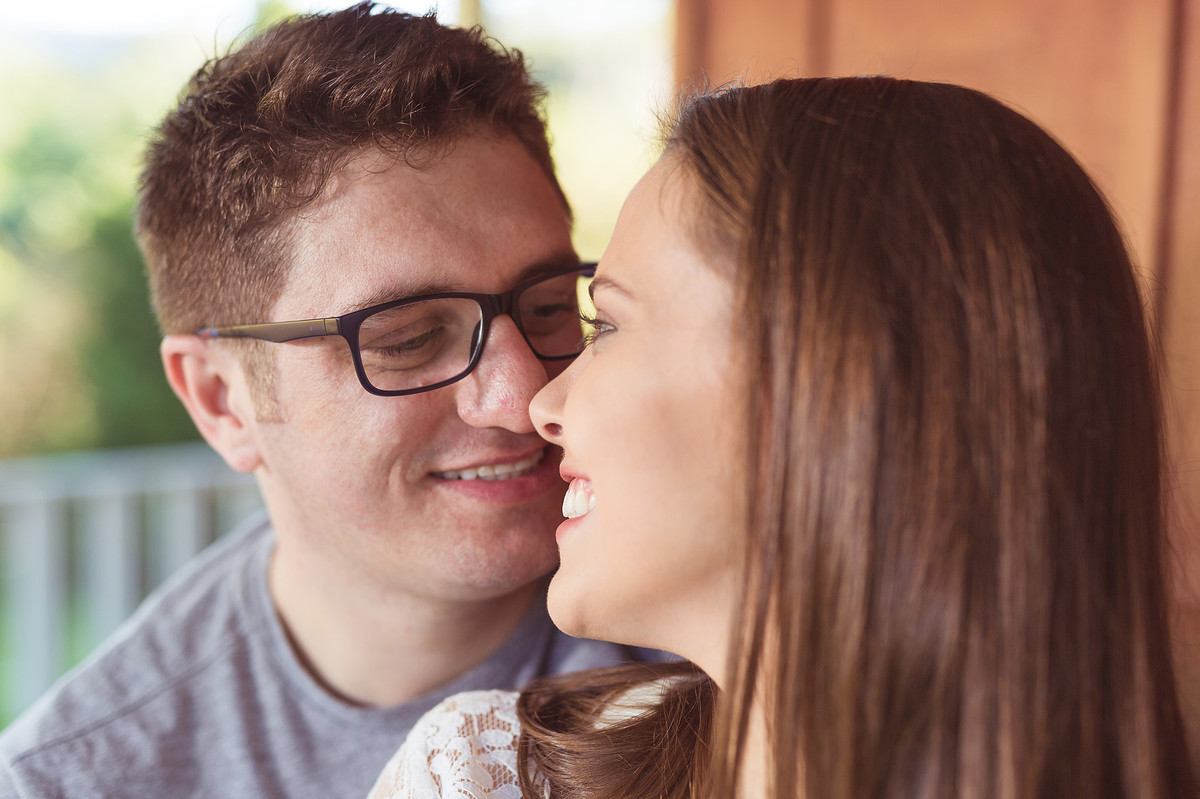 Olhares. Pré-wedding Vaniele e Geovan. Presidente Getúlio, Camping e Pousada Urú. Fotografia de Eduardo Pasqualini, fotógrafo de casamentos e ensaios em Rio do Sul, Santa Catarina.