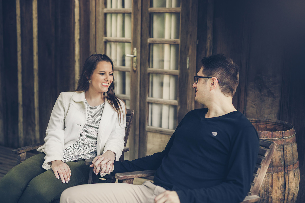 Relaxando no sítio. Pré-wedding Vaniele e Geovan. Presidente Getúlio, Camping e Pousada Urú. Fotografia de Eduardo Pasqualini, fotógrafo de casamentos e ensaios em Rio do Sul, Santa Catarina.