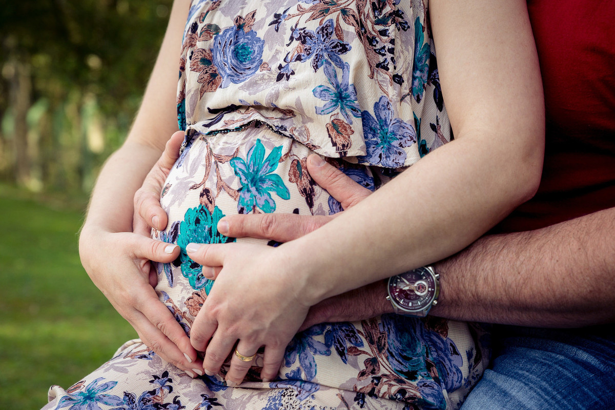 Mães e barriga. Ensaio gestante, gestação Eliane e Rojânio. Fotografia de Eduardo Pasqualini Fotógrafo em Rio do Sul, Santa Catarina, Brasil.
