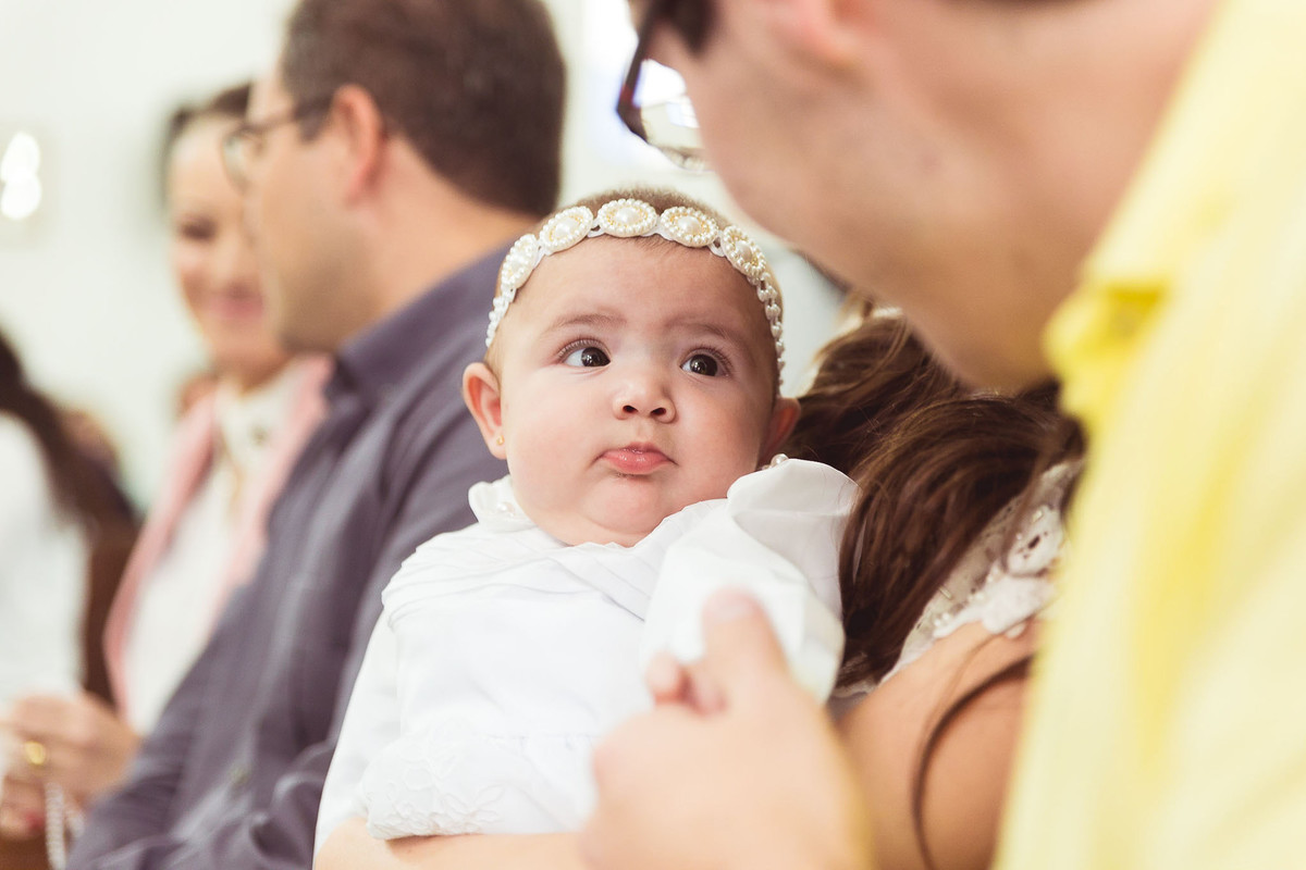 Bebê. Batizado Maria Laura. Casa de Eventos Bela Aliança. Fotografia de Eduardo Pasqualini, fotógrafo em Rio do Sul, Santa Catarina.