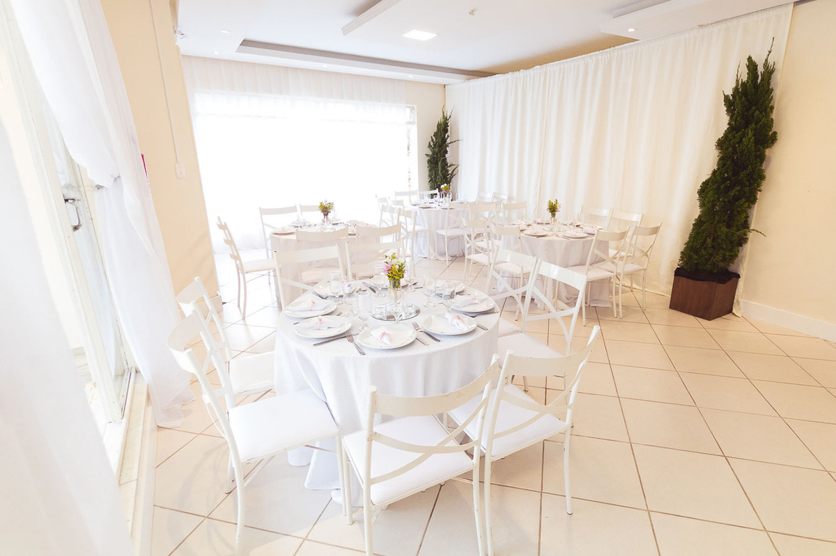 Mesas. Batizado Maria Laura. Casa de Eventos Bela Aliança. Fotografia de Eduardo Pasqualini, fotógrafo em Rio do Sul, Santa Catarina.