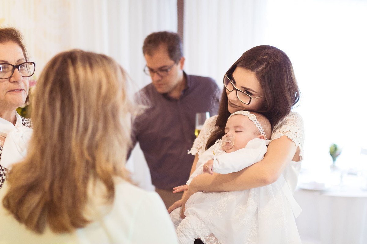 Madrinha. Batizado Maria Laura. Casa de Eventos Bela Aliança. Fotografia de Eduardo Pasqualini, fotógrafo em Rio do Sul, Santa Catarina.