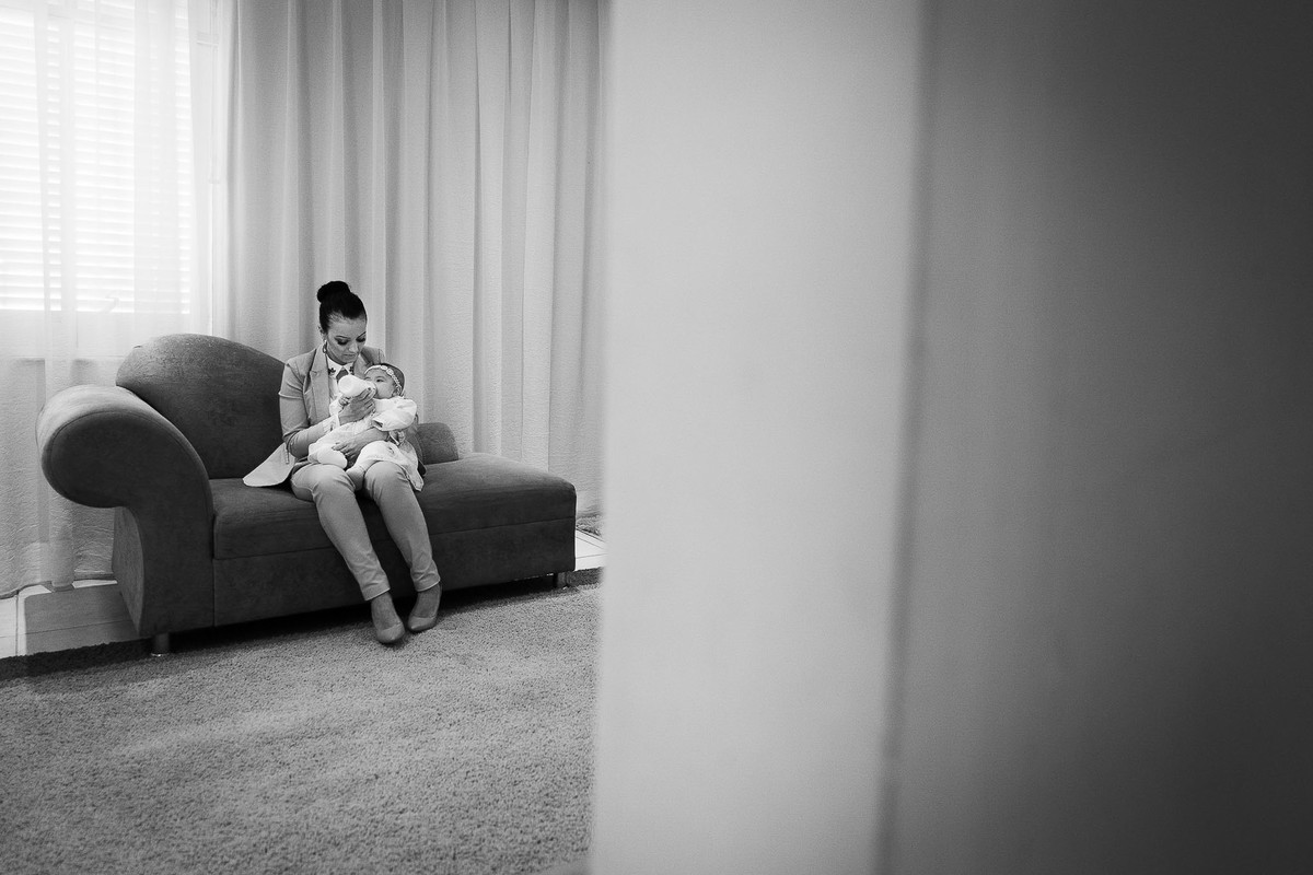 Mamãe. Batizado Maria Laura. Casa de Eventos Bela Aliança. Fotografia de Eduardo Pasqualini, fotógrafo em Rio do Sul, Santa Catarina.