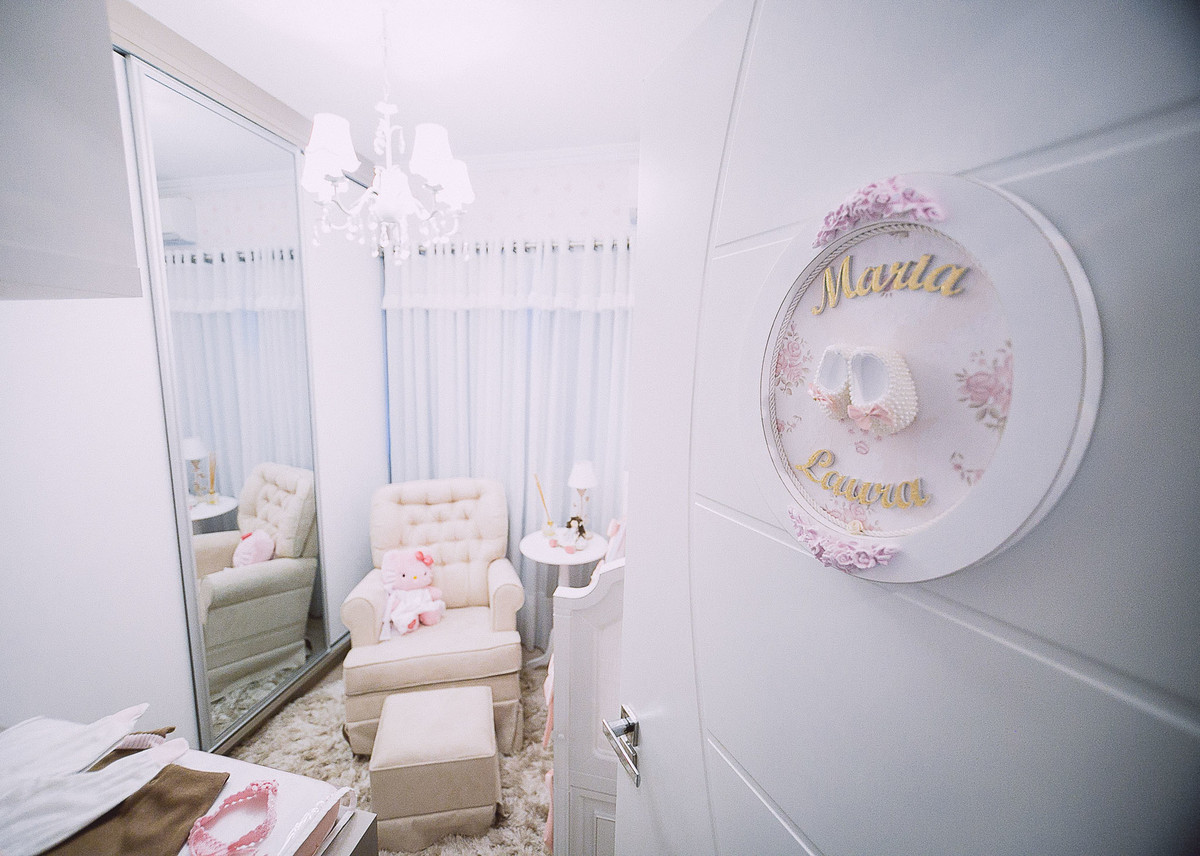 Convite ao Quartinho. Fotografia Documental de familía, Bebê um mês. Fotografia de Eduardo Pasqualini, fotógrafo em Rio do Sul, Santa Catarina.