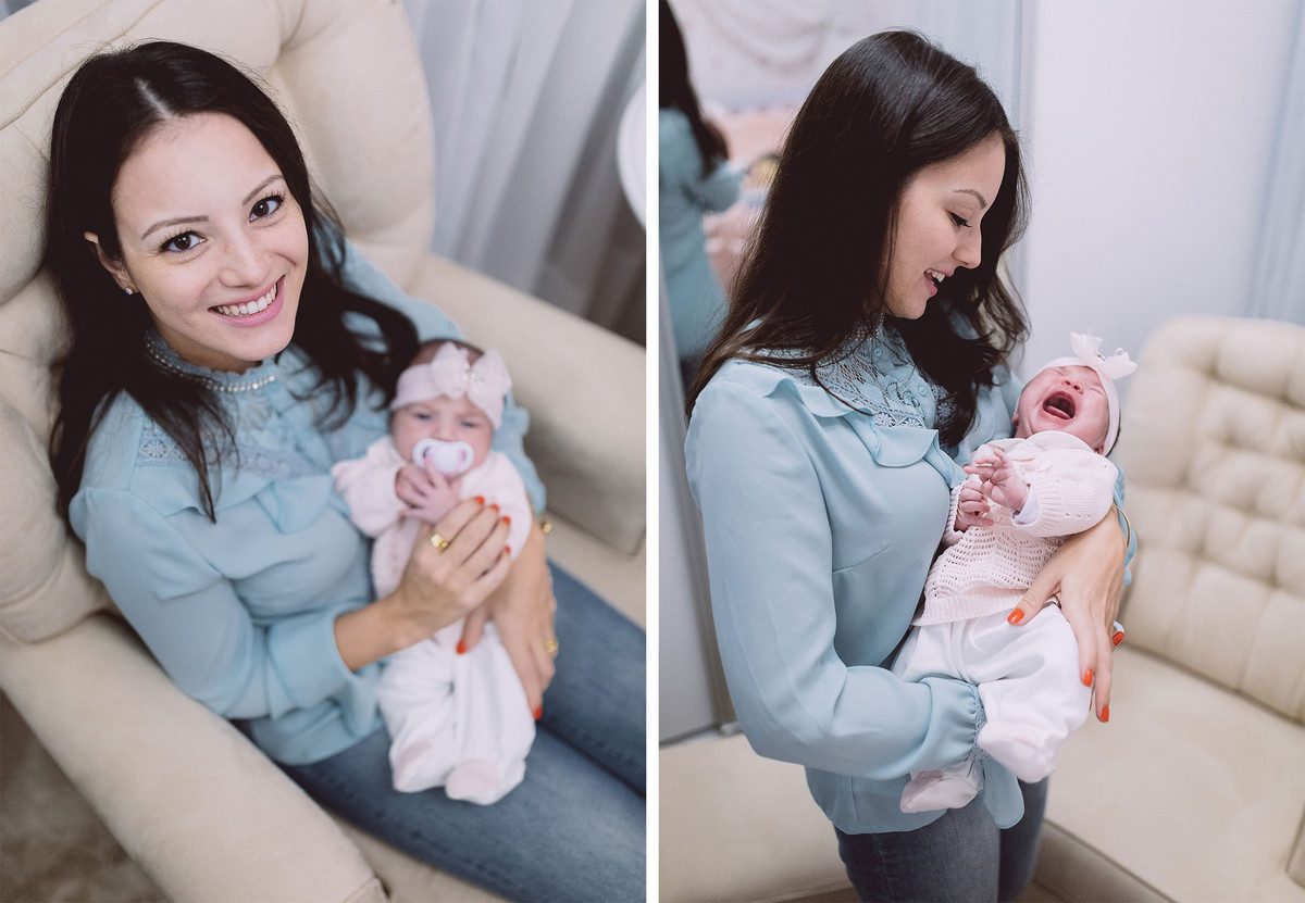 Momento mãe e filha. Fotografia Documental de familía, Bebê um mês. Fotografia de Eduardo Pasqualini, fotógrafo em Rio do Sul, Santa Catarina.