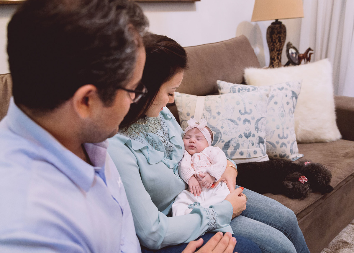 Conforto. Fotografia Documental de familía, Bebê um mês. Fotografia de Eduardo Pasqualini, fotógrafo em Rio do Sul, Santa Catarina.