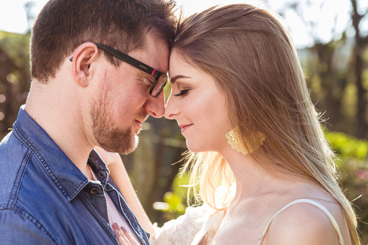 Carinho Ensaio Gestante Luana e Eziel Trombudo Central. Fotografia de Eduardo Pasqualini, fotógrafo de casamentos e ensaios em Rio do Sul, Santa Catarina.