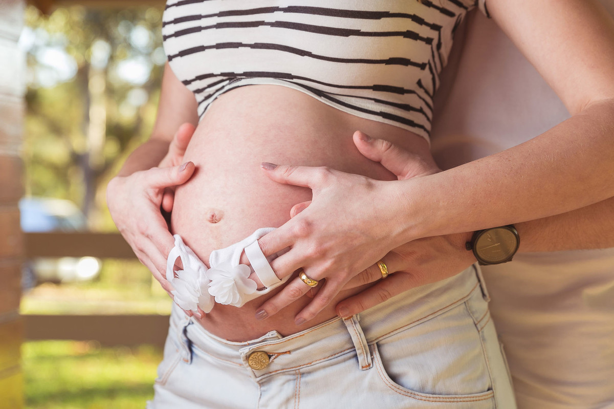 Barriga Ensaio Gestante Luana e Eziel Trombudo Central. Fotografia de Eduardo Pasqualini, fotógrafo de casamentos e ensaios em Rio do Sul, Santa Catarina.