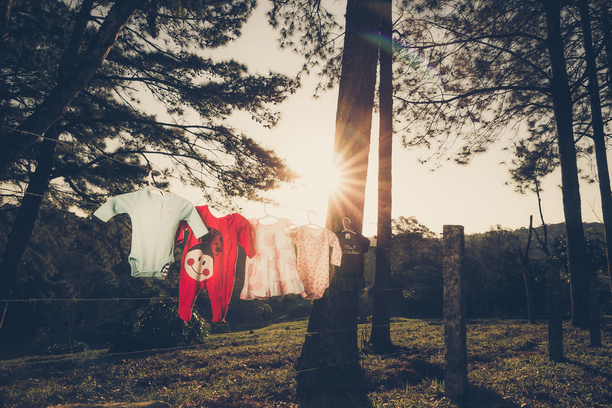 Roupas no Varal Ensaio Gestante Luana e Eziel Trombudo Central. Fotografia de Eduardo Pasqualini, fotógrafo de casamentos e ensaios em Rio do Sul, Santa Catarina.
