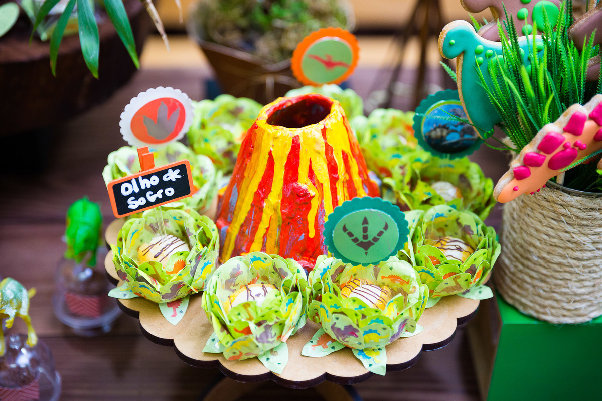 Vulcão. Aniversário Infantil Espaço 10. Fotografia de Eduardo Pasqualini Fotógrafo em Rio do Sul, Santa Catarina, Brasil.