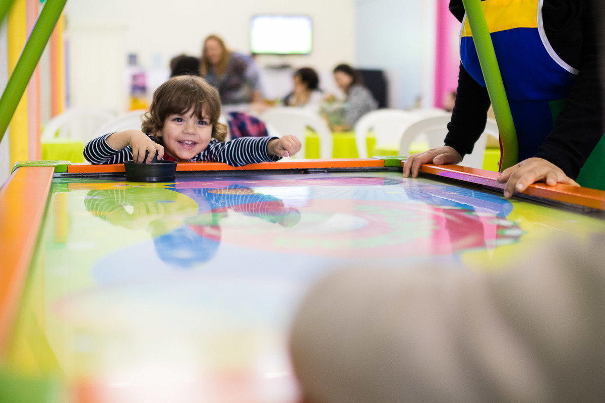 Sorrisão. Aniversário Infantil Espaço 10. Fotografia de Eduardo Pasqualini Fotógrafo em Rio do Sul, Santa Catarina, Brasil.