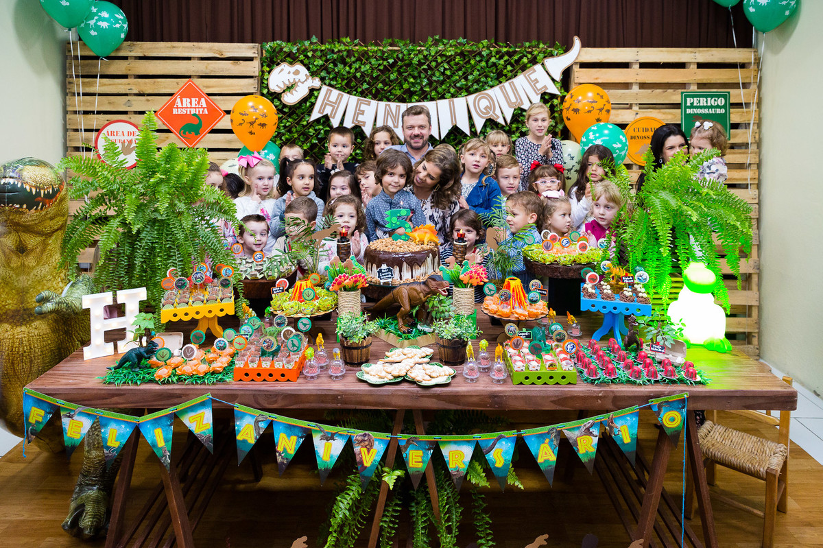 Parabéns. Aniversário Infantil Espaço 10. Fotografia de Eduardo Pasqualini Fotógrafo em Rio do Sul, Santa Catarina, Brasil.