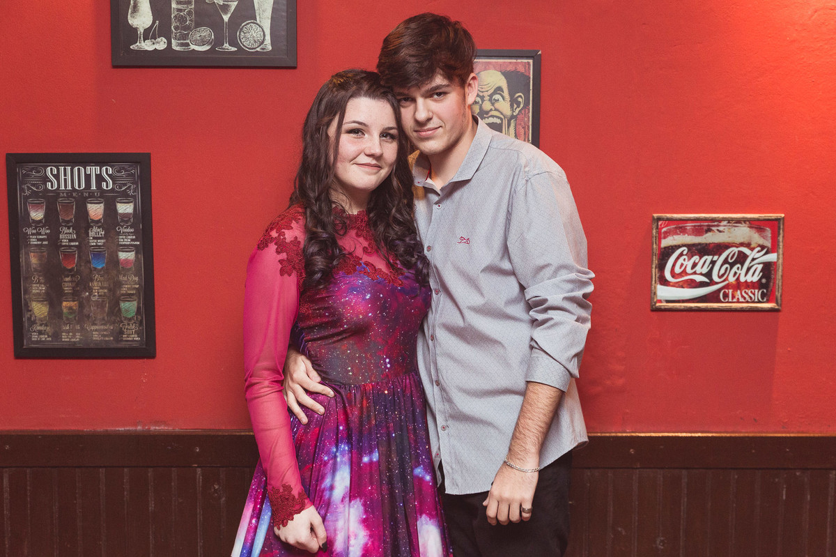 Namoradinho. Aniversário 15 anos Gabrielle. Opa Eventos. Fotografia de Eduardo Pasqualini Fotógrafo em Rio do Sul, Santa Catarina, Brasil.