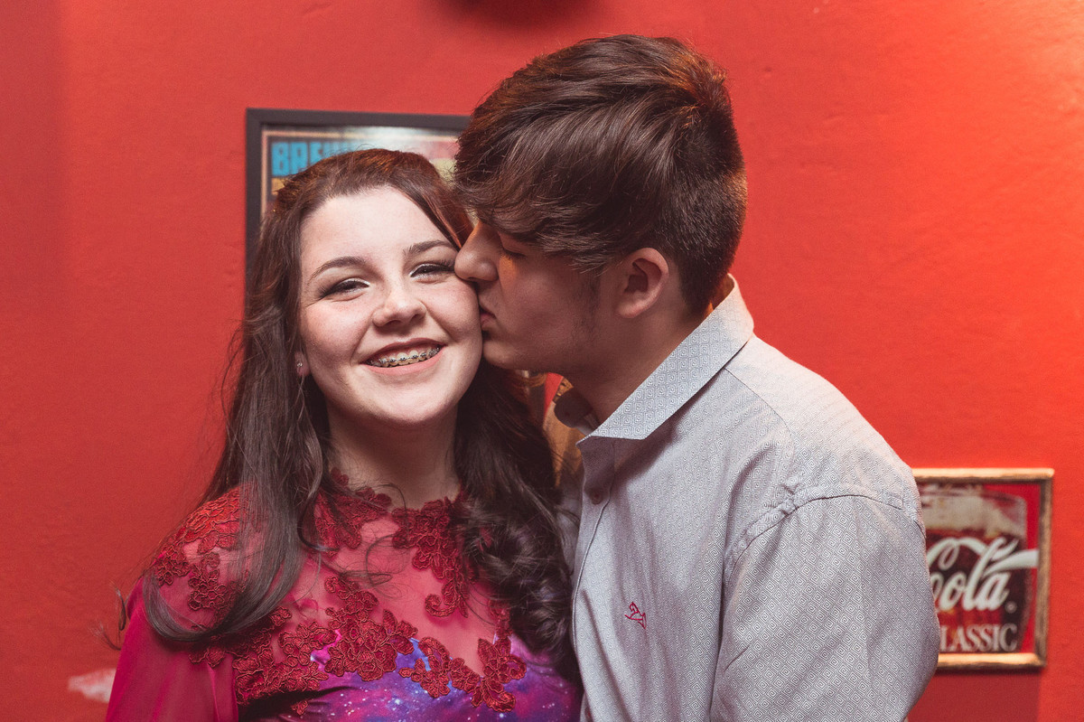 Namorado. Aniversário 15 anos Gabrielle. Opa Eventos. Fotografia de Eduardo Pasqualini Fotógrafo em Rio do Sul, Santa Catarina, Brasil.