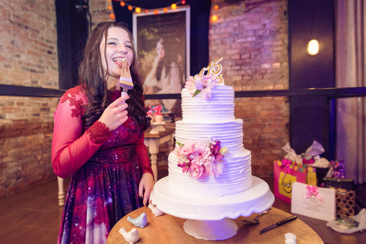 Lambida. Aniversário 15 anos Gabrielle. Opa Eventos. Fotografia de Eduardo Pasqualini Fotógrafo em Rio do Sul, Santa Catarina, Brasil.