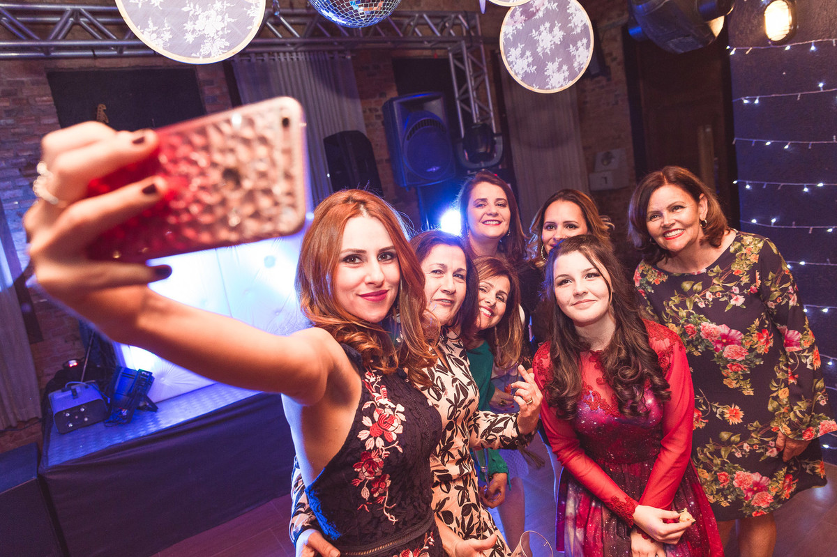 Selfie. Aniversário 15 anos Gabrielle. Opa Eventos. Fotografia de Eduardo Pasqualini Fotógrafo em Rio do Sul, Santa Catarina, Brasil.