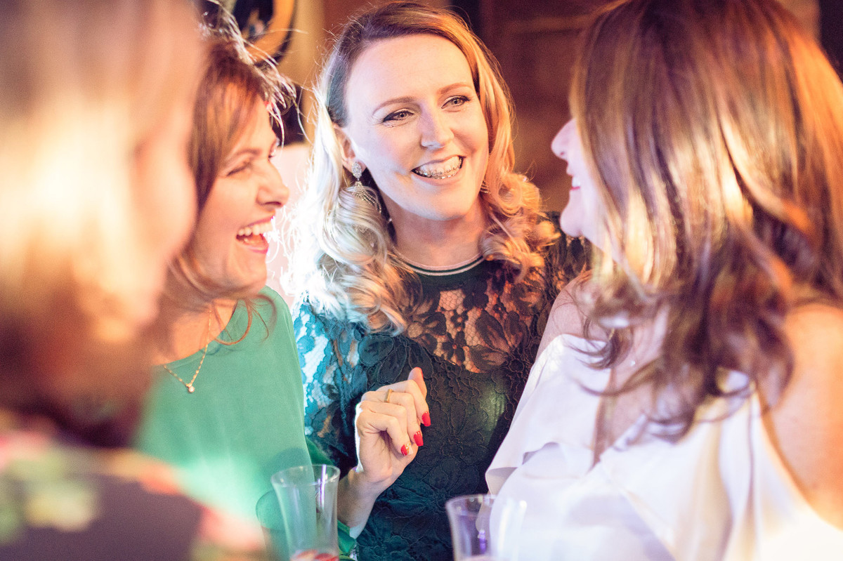 Risos. Aniversário 15 anos Gabrielle. Opa Eventos. Fotografia de Eduardo Pasqualini Fotógrafo em Rio do Sul, Santa Catarina, Brasil.