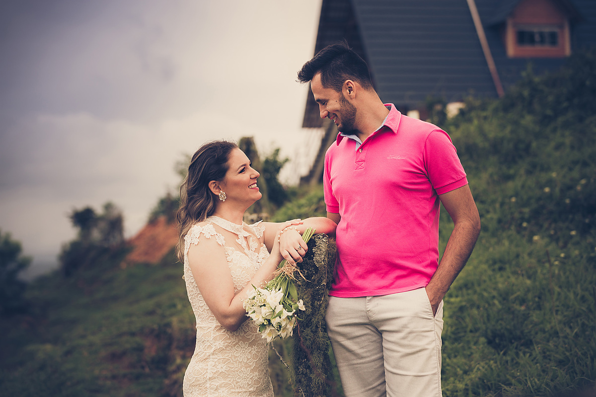 Conversando. Pre-wedding Maiara e Alessandro, Presidente Nereu, Sítio Colina. Fotografia de Eduardo Pasqualini, fotógrafo de casamentos e ensaios em Rio do Sul, Santa Catarina.